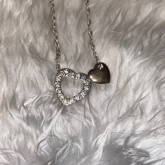 Jewelry - Silver Hearts Necklace 🩶